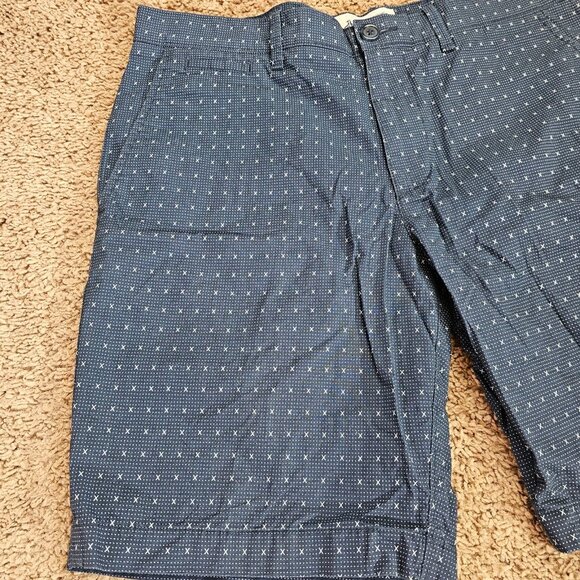 Penguin Chino Shorts Mens 32 Blue Geometric Micro Print Flat Front Casual Golf - Picture 2 of 8